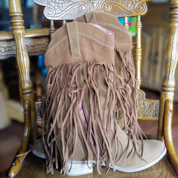 Cape Robbin Fringe Boots - Picture 2 of 2